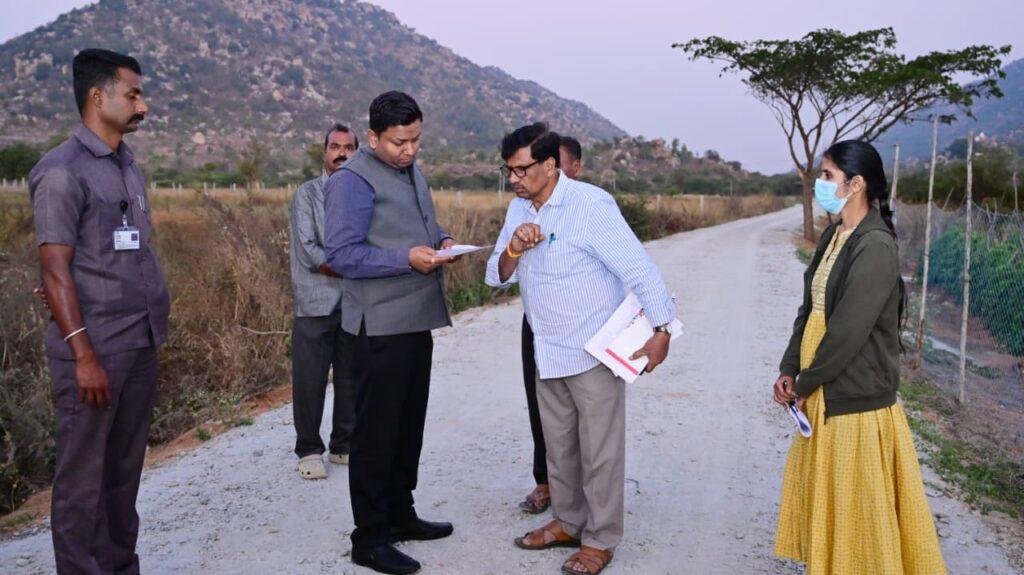 గ్రామీణ ప్రాంతాల అభివృద్ధికి రహదారుల నిర్మాణమే కీలకం