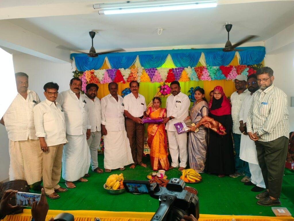 టిడిపి లీడర్ కుమార్తె ఓణీల ఫంక్షన్ కు హాజరైన టిడిపి నాయకులు