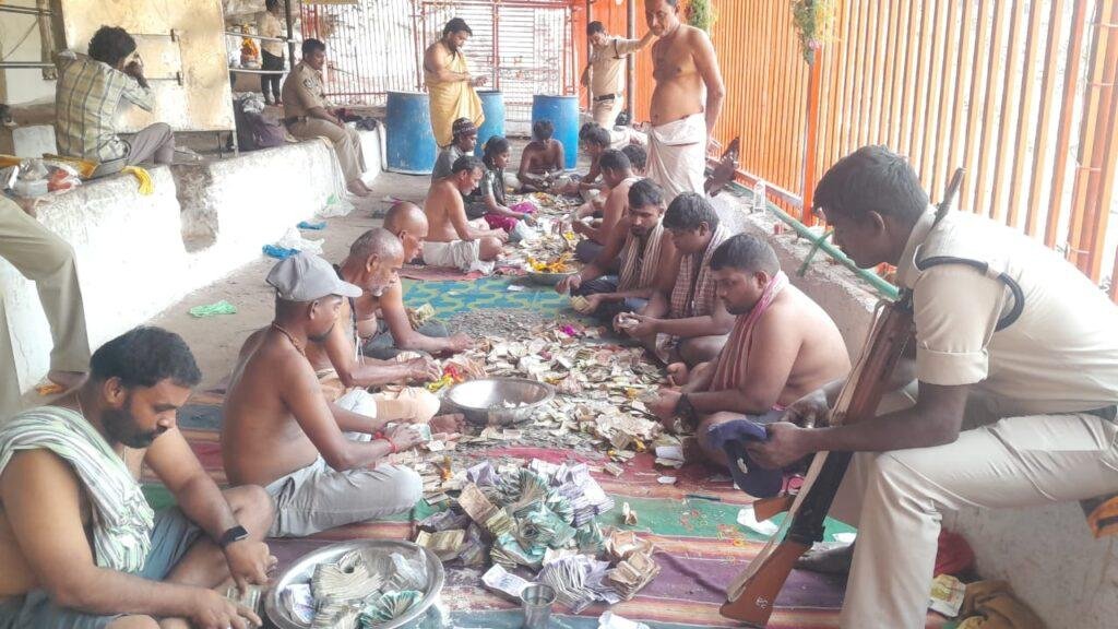 శ్రీ నిత్య పూజ స్వామి హుండీ లెక్కింపు