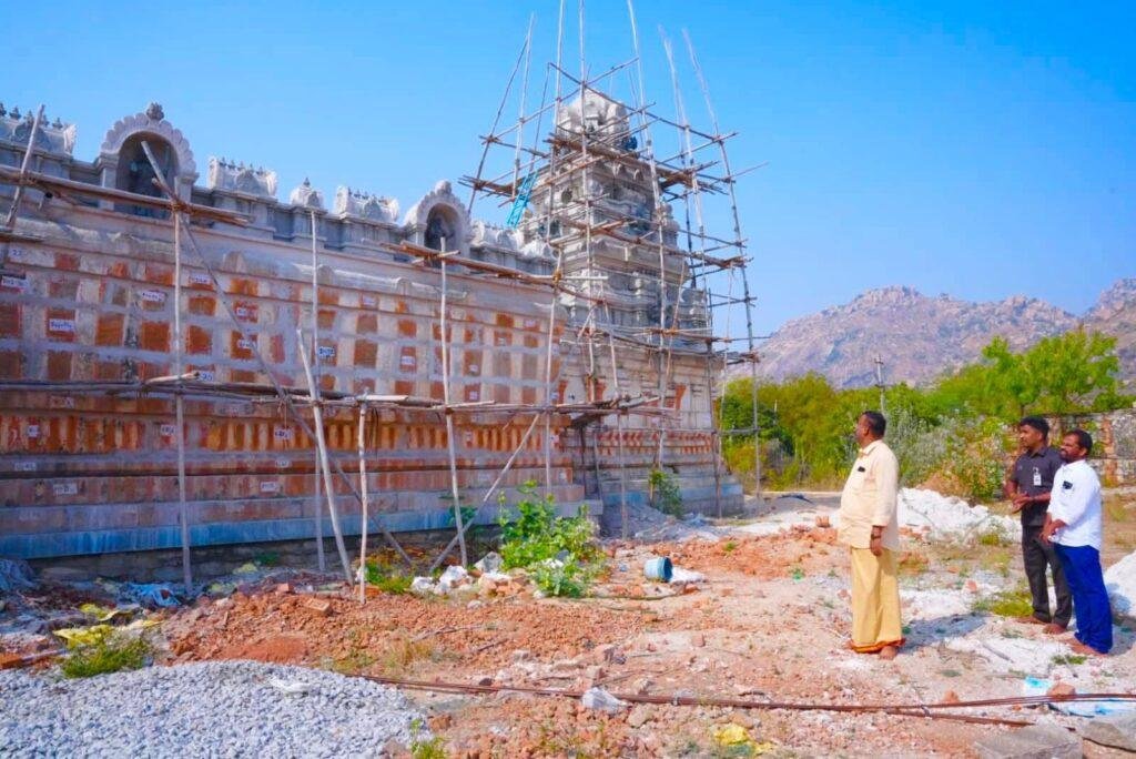 మండెం లక్ష్మీనరసింహ స్వామిని దర్శించుకున్న మంత్రి మండిపల్లి రాంప్రసాద్ రెడ్డి