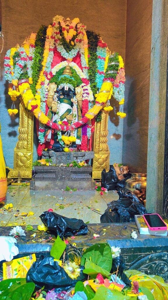 6 న శ్రీ వేంకటేశ్వర స్వామి ఆలయంలో సరస్వతి పూజ