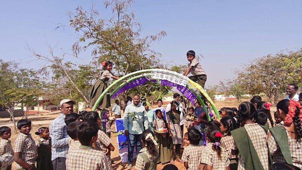 అథెనా కర్నల్ సోలార్ సహకారంతో పాఠశాలకు క్రీడా పరికరాలు ఏర్పాటు