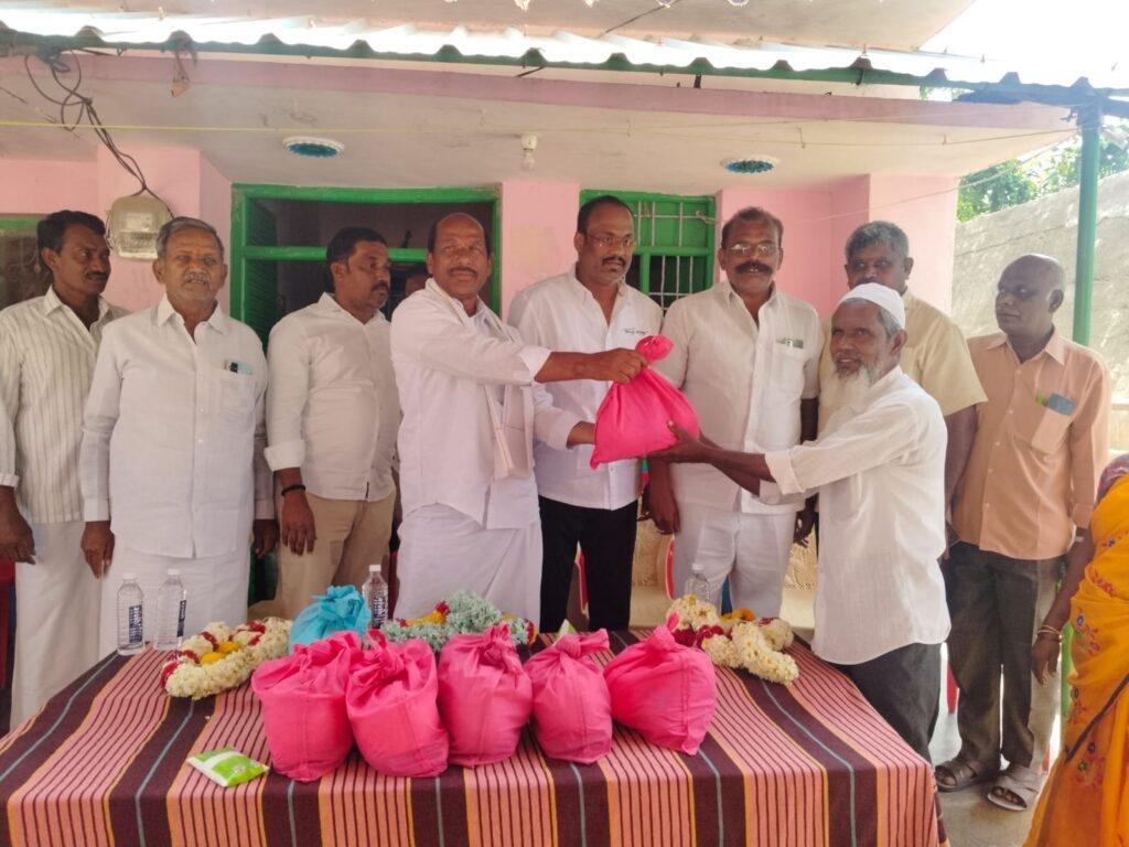 గోపనపల్లి లో ముస్లిం సోదరులకు రంజాన్ తోఫా కిట్‌ల పంపిణీ
