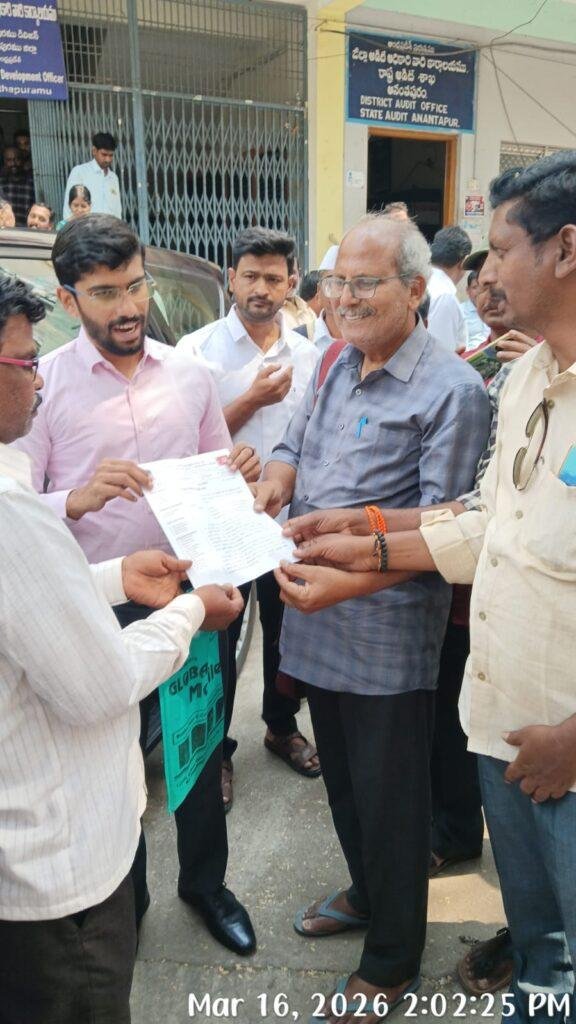 హైకోర్టు ఆదేశాలను అమలు చేయాలి —- తొలగించిన శానిటేషన్ కార్మికులను వెంటనే విధుల్లోకి తీసుకోవాలి — జిల్లా కలెక్టర్‌కు సిఐటియు వినతి