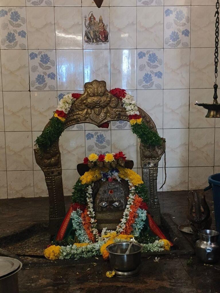 ఏప్రిల్ 1 న హత్యారాలలో గంగా హారతి మరియు గిరి ప్రదర్శన