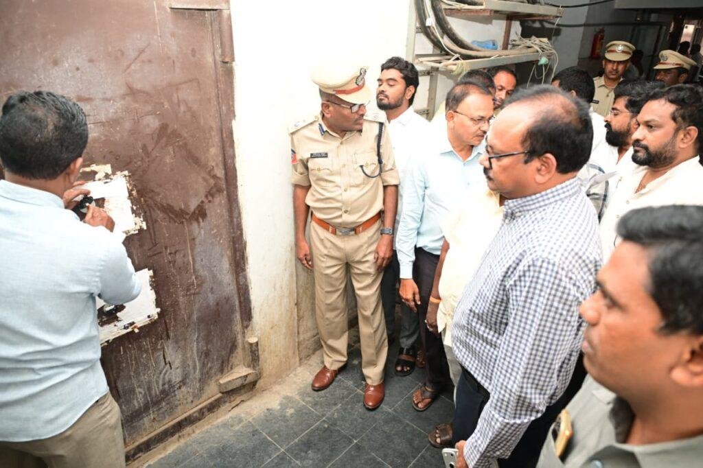 ఈవీఎం గొడవలను తనిఖీ చేసిన కడప జిల్లా కలెక్టర్