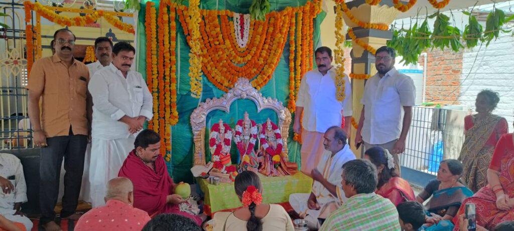 సొంత గ్రామంలో అంగరంగ వైభవంగా శ్రీరామనవమి వేడుకలు  నిర్వహించిన యల్లటూరి శ్రీనివాస్ రాజు