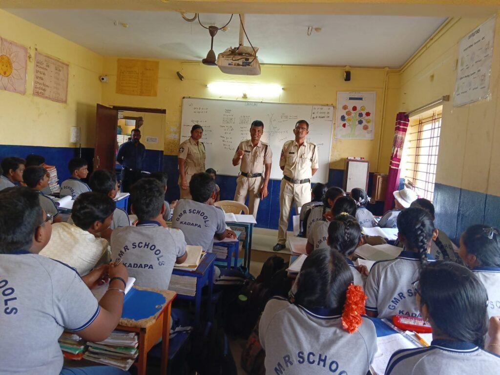 మహిళల రక్షణకు శక్తి యాప్, విద్యార్థులకు అవగాహన సదస్సు