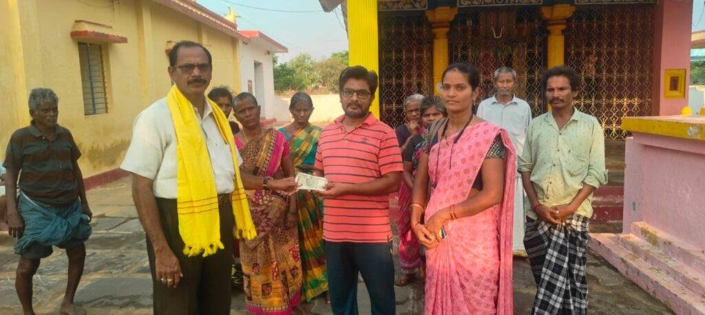 మాధవరంలో ఎన్టీఆర్ భరోసా పెన్షన్ల పంపిణీ