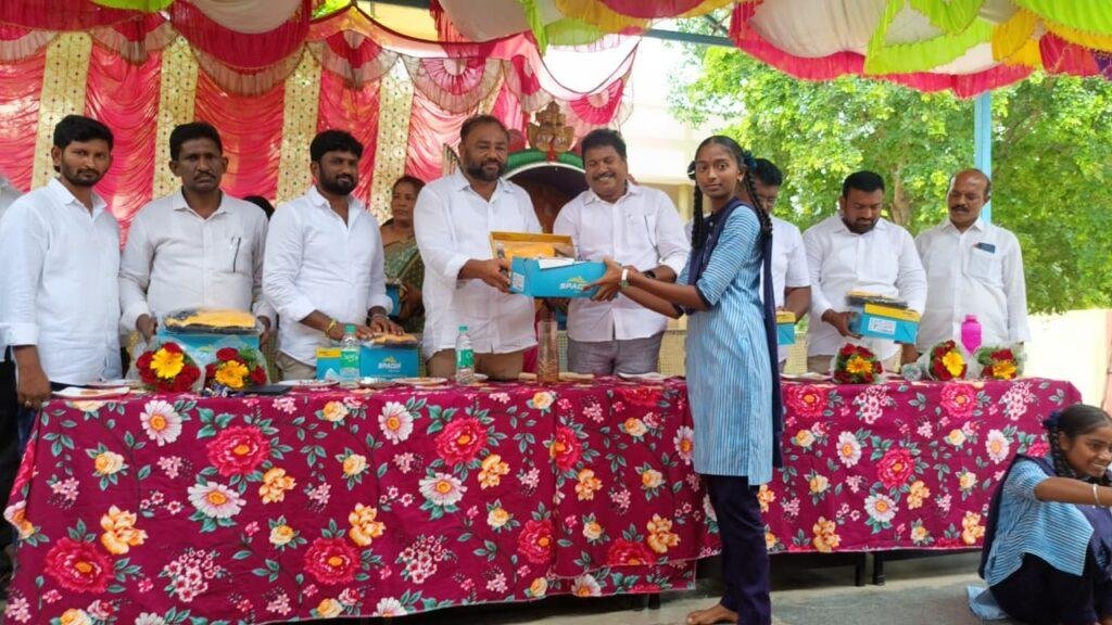 బీసీ అంటే బ్యాక్ వర్డ్ క్యాస్ట్ కాదు,బీసీ అంటే బ్యాక్ బోన్ క్యాస్ట్: నాణ్యమైన విద్యకు చిరునామా మహాత్మ జ్యోతిరావు పూలే పాఠశాలలు: చమర్తి జగన్మోహన్ రాజు