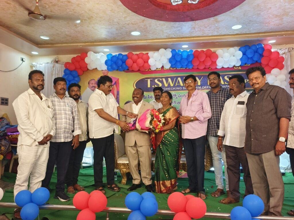 పదవి విరమణ పొందిన తిప్పన రాందాస్ కు శుభాకాంక్షలు తెలిపిన మాజీ ఎమ్మెల్యే కొరముట్ల