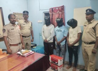 టిప్పర్ బ్యాటరీల చోరీ కేసులో ముగ్గురు నిందితులు అరెస్ట్