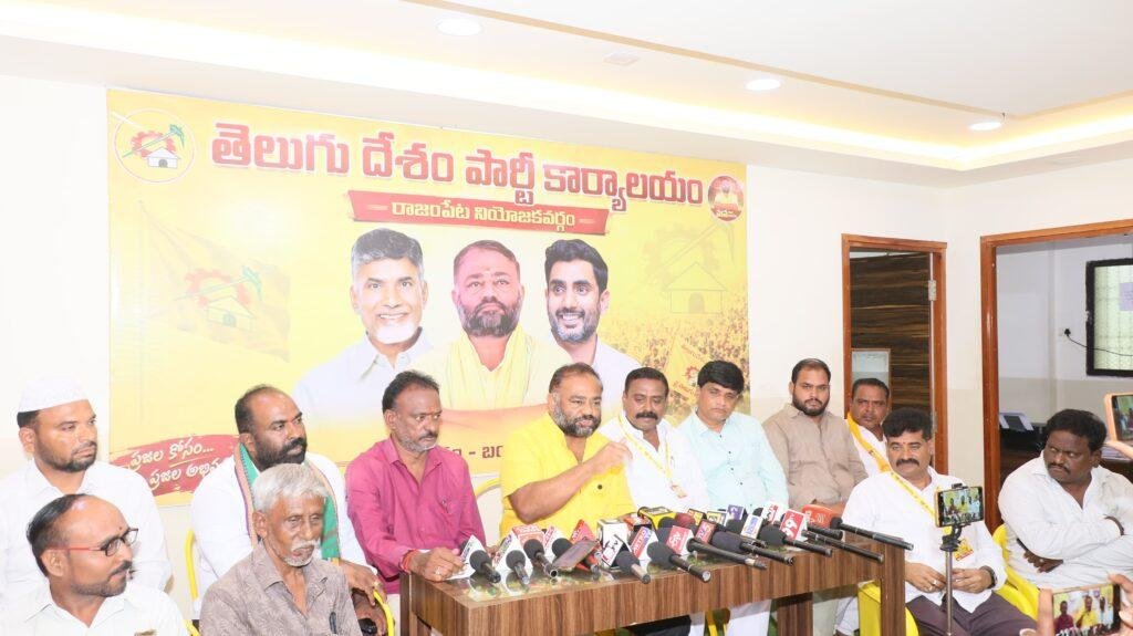 వైసిపి అబద్ధాల యూనివర్సిటీకి కొత్త ప్రొఫెసర్ శైలజనాథ్; టిడిపి ఇన్చార్జ్ చమర్తి జగన్మోహన్ రాజు