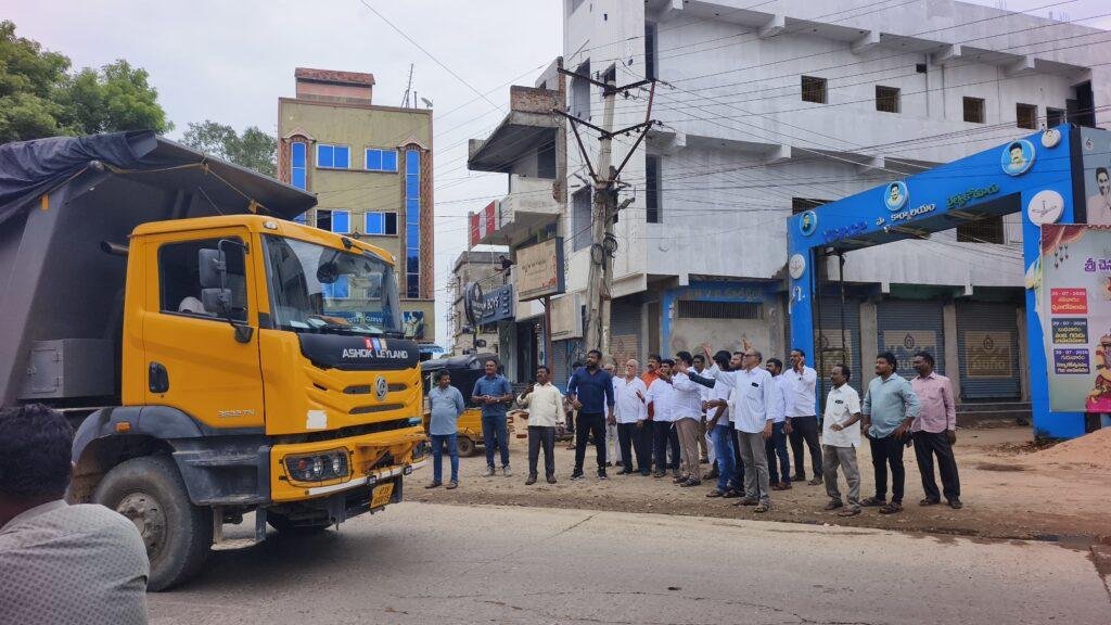 కూటమి నాయకుల ఆక్రమాలకు అడ్డు అదుపు లేకుండా పోతుంది: మాజీ శాసనసభ్యులు కోరముట్ల శ్రీనివాసులు 