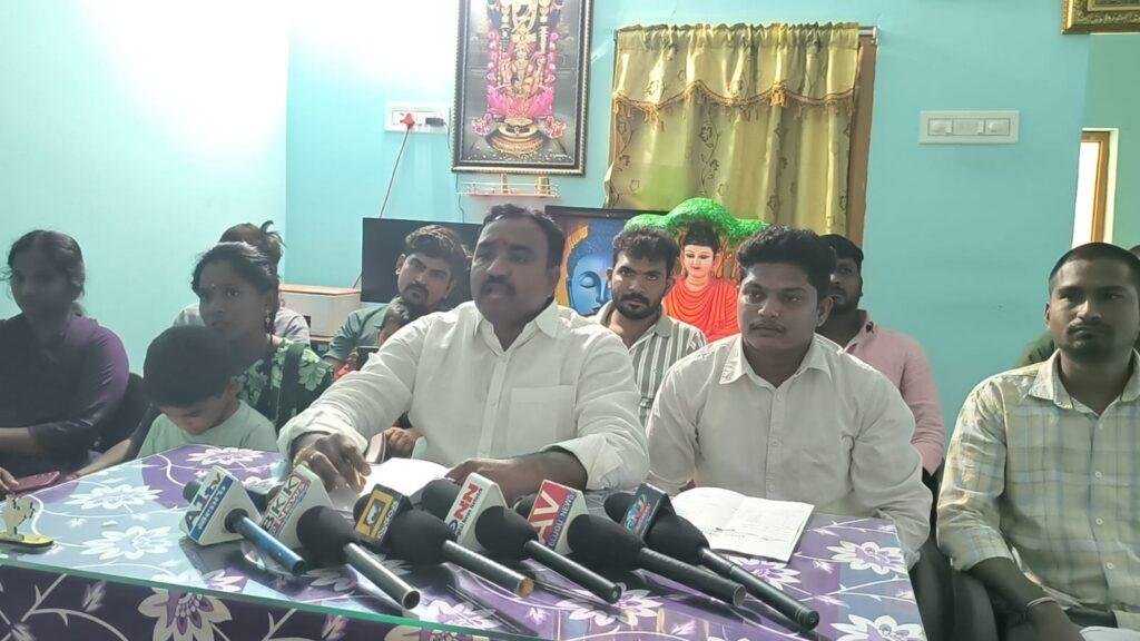 మంగంపేట స్థానిక నిర్వాసితులకు ఏపీఎండిసి పబ్లిక్ స్కూల్ సీట్లు కేటాఇంచకపోవడంపై తల్లెం ఆగ్రహం