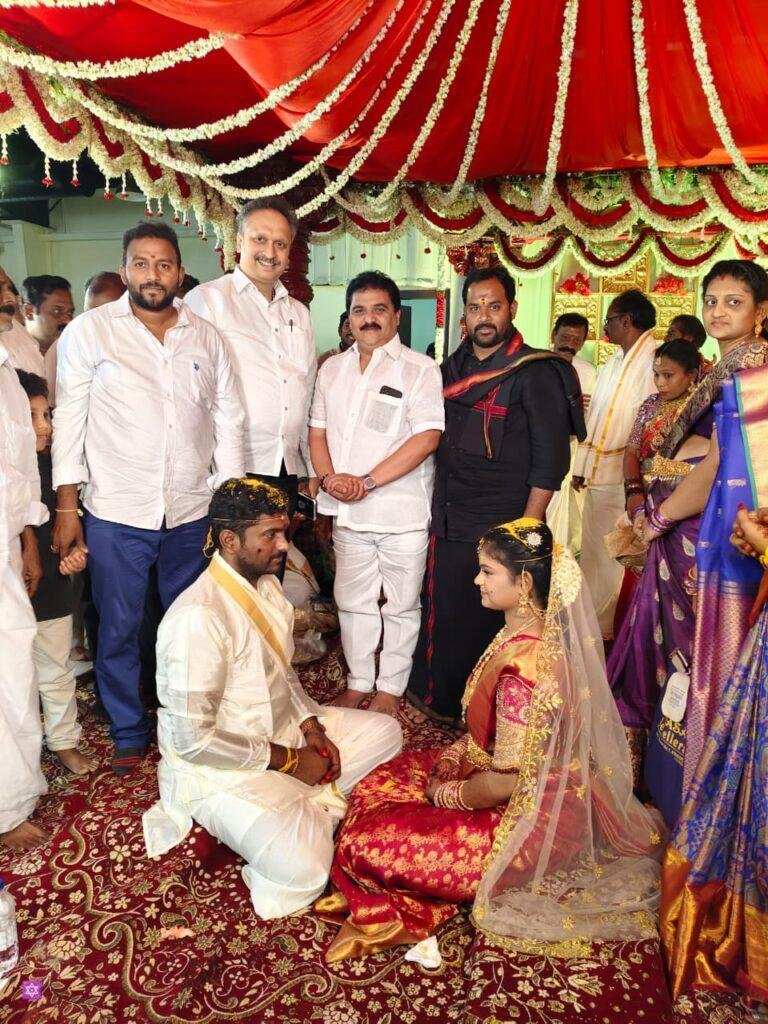 నూతన వధూవరులను ఆశీర్వదించిన ఎమ్మెల్యే అరవ శ్రీధర్