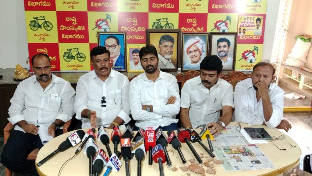 రైల్వే కోడూరులో వైకాపా వైఖరిపై టీడీపీ నేతల తీవ్ర ధ్వజం