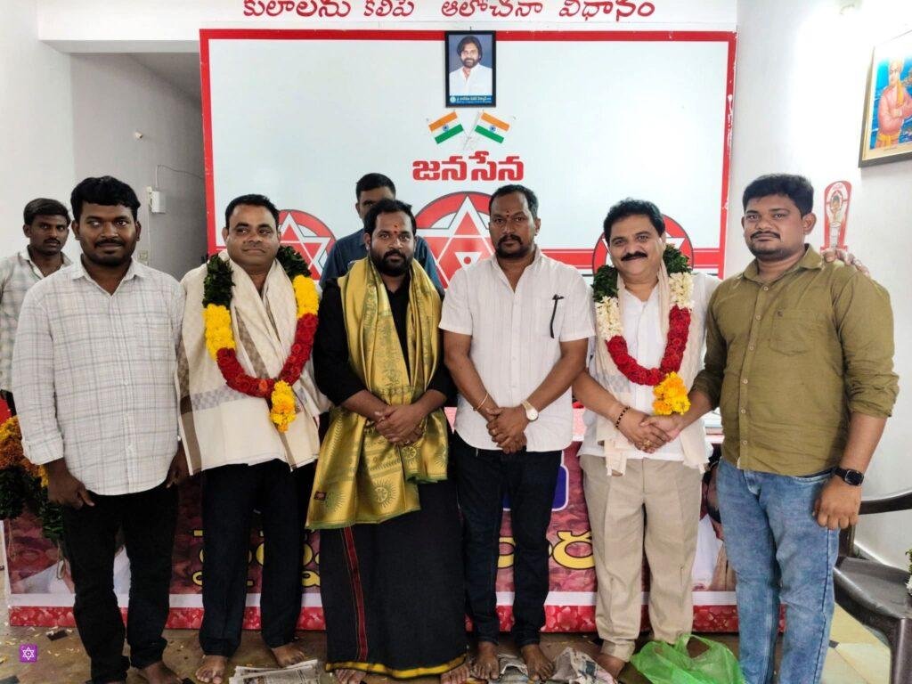 కో ఆర్డినేషన్ కమిటీ లో ఎన్నికైన ఇద్దరికీ ఎమ్మెల్యే అరవ శ్రీధర్ ఘన సన్మానం 