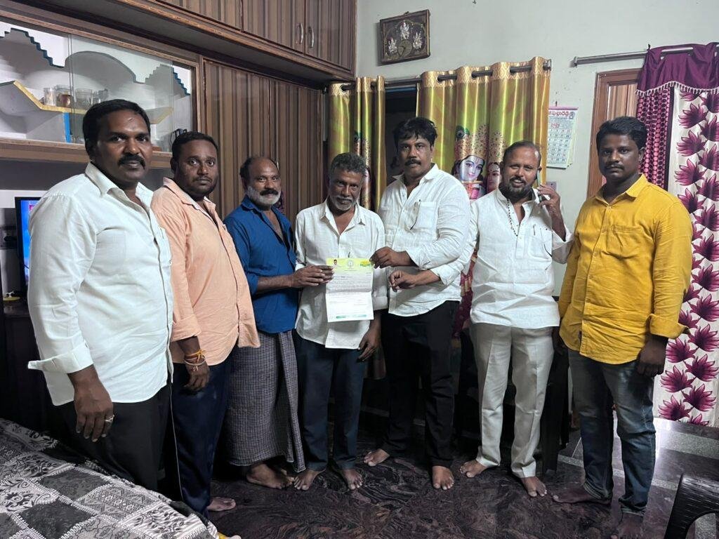 ఆంధ్రప్రదేశ్ ఖాదీ&విలేజ్ ఇండస్ట్రీస్ చైర్మన్ కేకే చౌదరి ద్వారా ముఖ్యమంత్రి సహాయ నిధి ద్వారా ఆర్థిక సహాయం