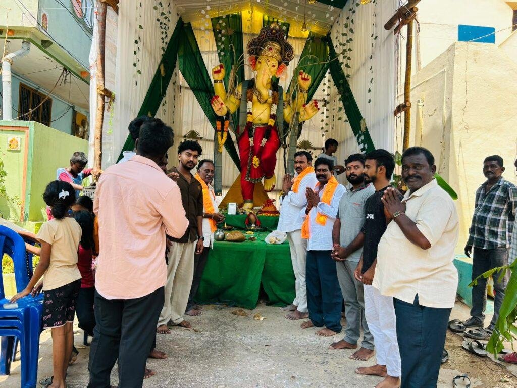 కొప్పల శంకరయ్య ఆహ్వానం మేరకు వినాయకుడిని దర్శించుకున్న తల్లెం భరత్ కుమార్ రెడ్డి 