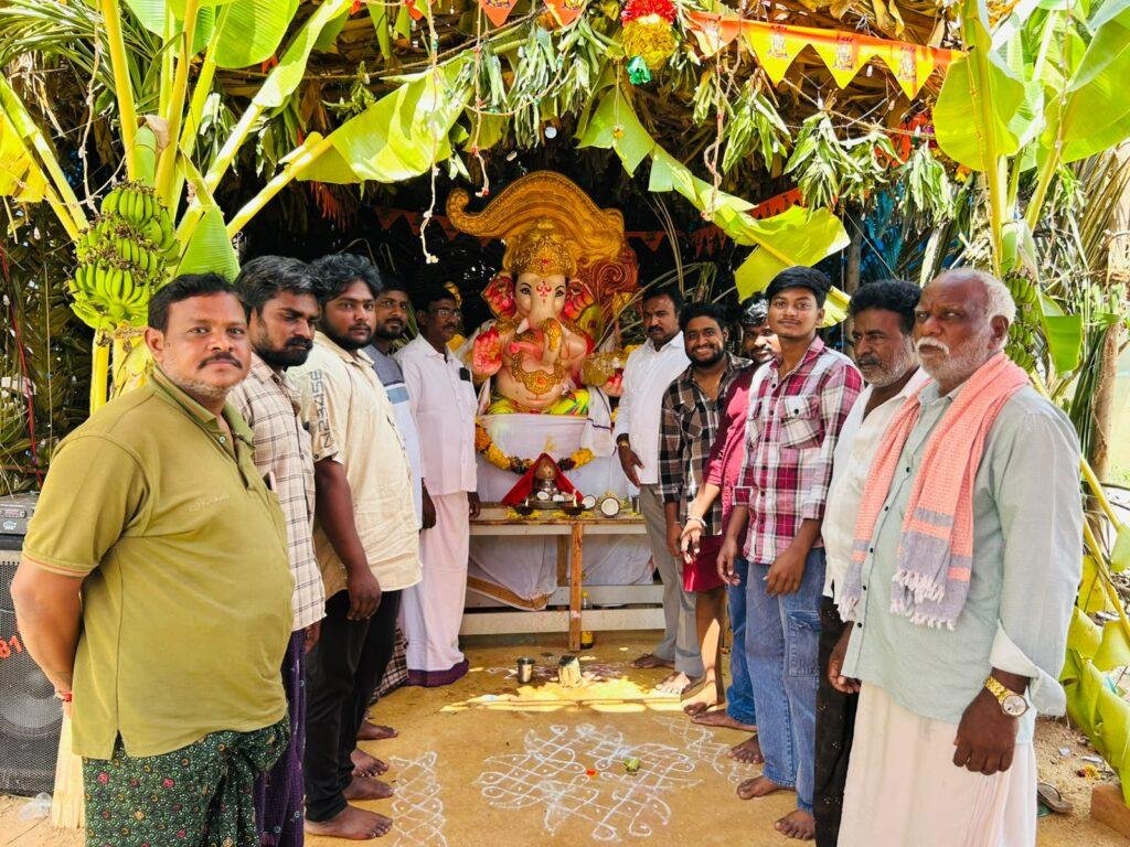 అంబర్ రమణయ్య ఆహ్వానం మేరకు రాయలసీమ జోన్ బూత్ కమిటీ అధ్యక్షుడు తల్లెం కుమార్ రెడ్డి ప్రత్యేక పూజలు