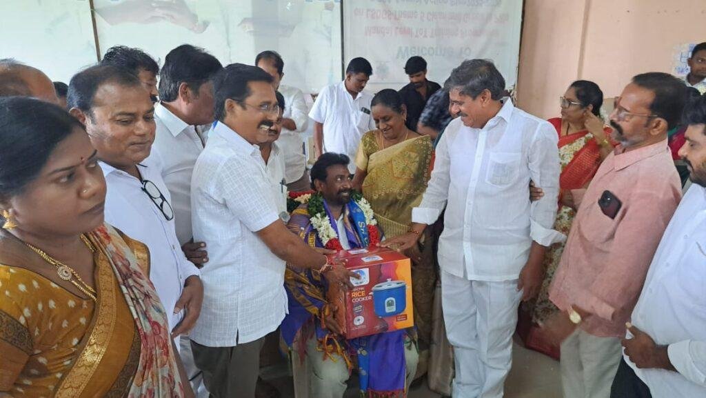 జెడ్‌పిటిసి ఎంపిపి ఎంపిటిసి లను సన్మానించిన వైయస్ ఎంపీపీ ధ్వజారెడ్డి