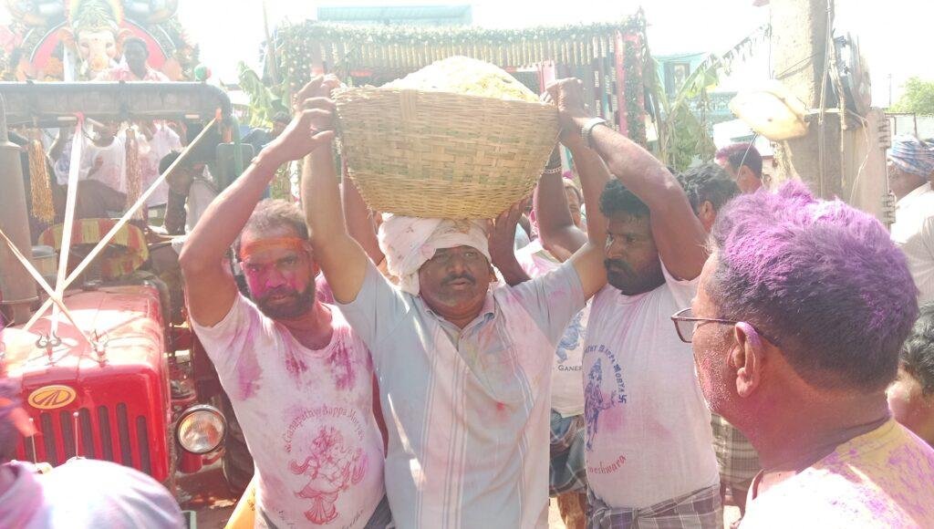 బొమ్మవరంలో తొంభై వేలకు గణనాథుని లడ్డూ దక్కించుకున్న టిడిపి గడ్డం చెంగల్ రాజు