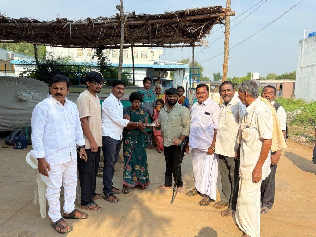 ఎన్టీఆర్ భరోసా పెన్షన్ల పంపిణీ చేసిన యువనేత ముక్కా సాయి వికాస్ రెడ్డి 